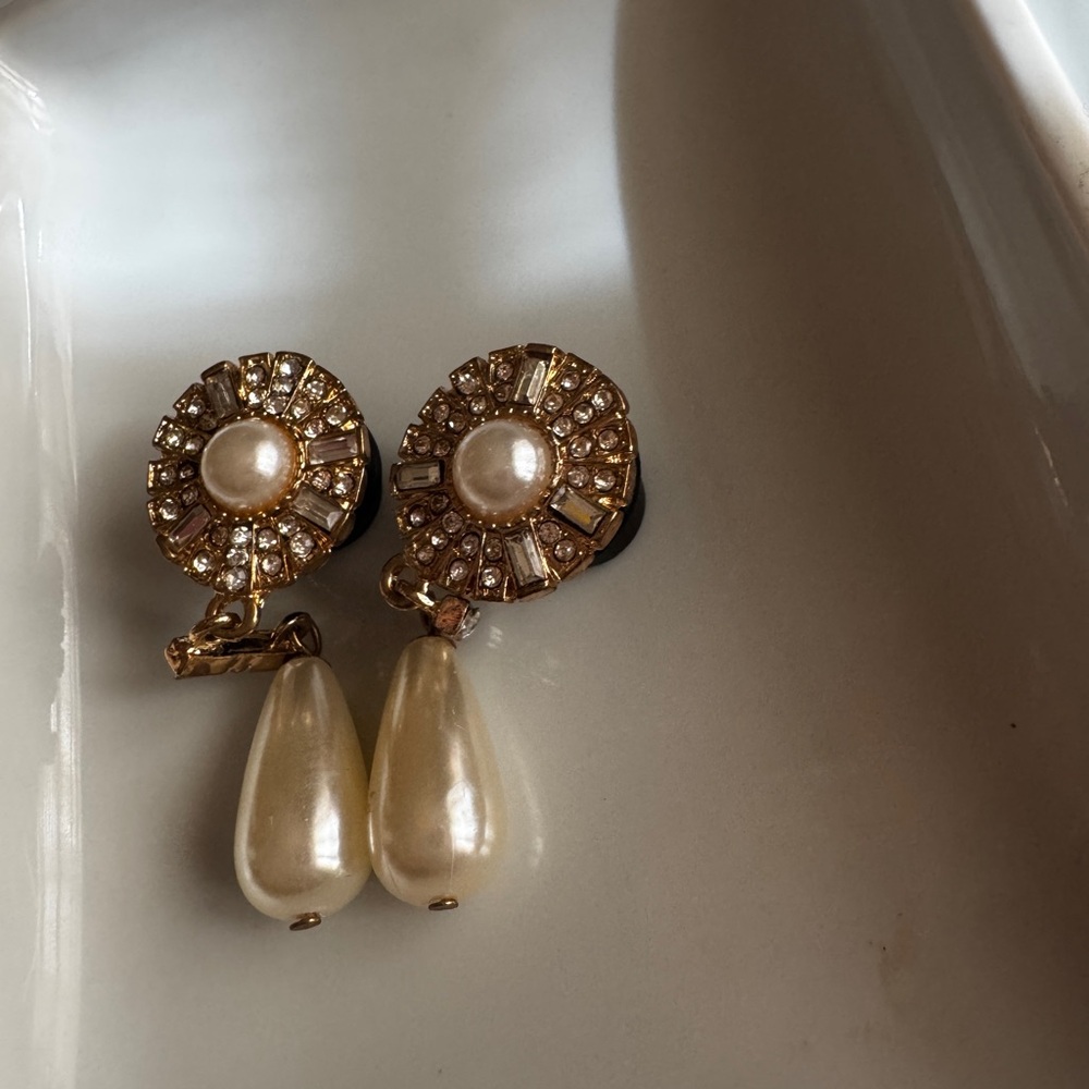 Elegant Gold and Pearl Drop plug Earrings